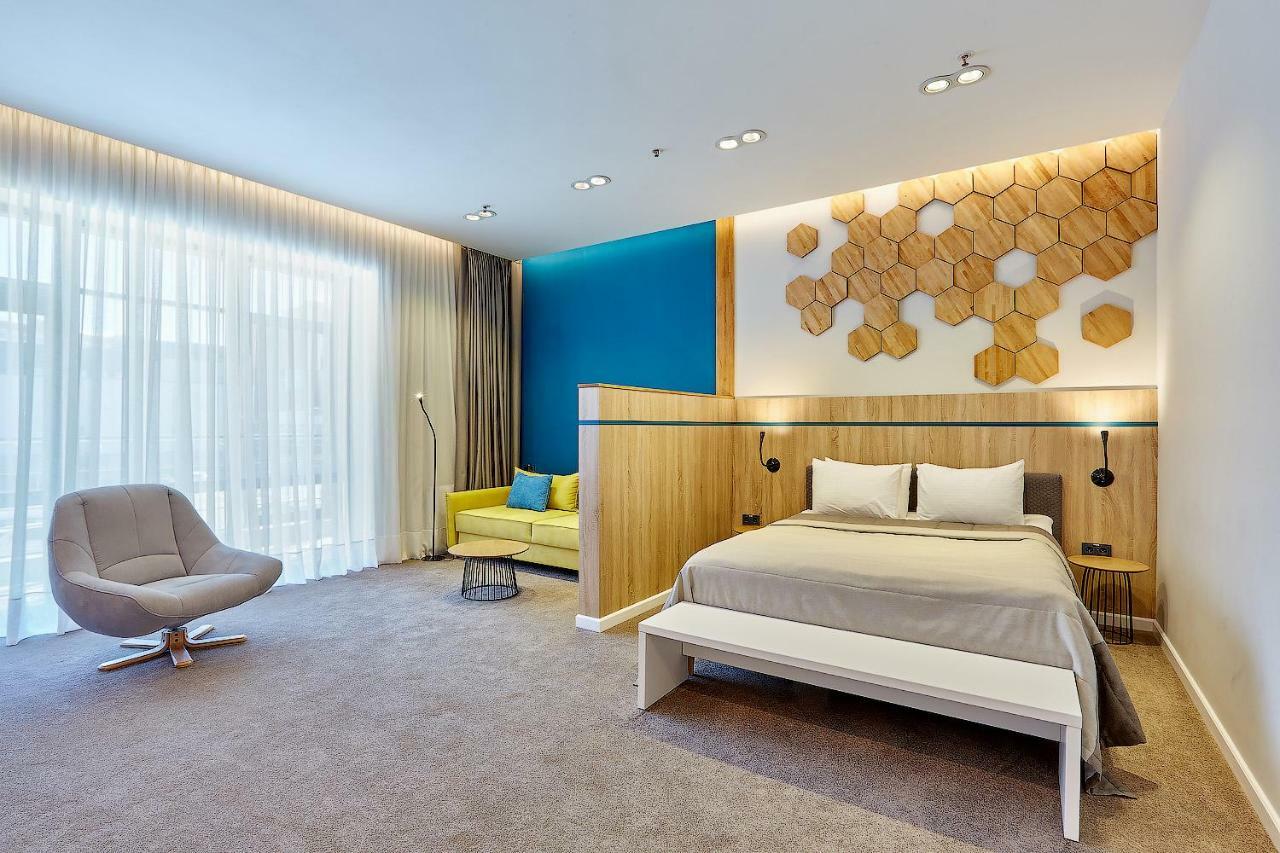 Aqua-Minsk Hotel Plus Exterior photo